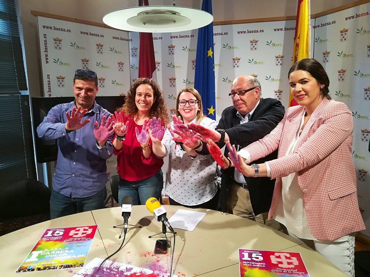 baena_es's tweet photo. La Hermandad del Cristo de la Sangre y la Delegación de Juventud presentaron ayer el cartel de la I Carrera Color Cofrade de Baena, una marcha festiva de 5 kilómetros por el casco histórico que se celebrará la mañana del 15 de septiembre ⚫️🔴🔵 https://t.co/HJLB7eXvEn https://t.co/8WqDoU203e