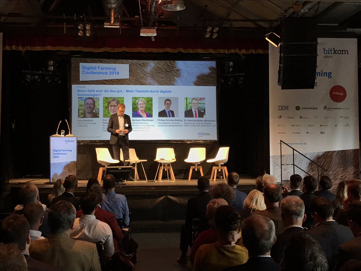 Nach den ersten Impulsvorträgen startet nun unser erstes Panel rund ums Tierwohl mit Barbara Otte-Kinast (@MLNiedersachsen), Prof. Dr. Engel Friederike Hessel (@bmel), Lars Abraham (<a href="/dropnostix/">dropnostix dairy monitoring solutions</a>) und Philipp Schulze Esking (<a href="/DLGeV/">DLG e.V.</a>).
