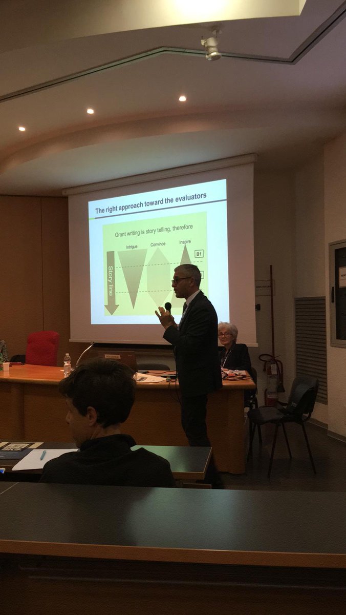 AgneseGa's tweet photo. Ciro Franco un buon progetto richiede #storytelling #os19rome @SapienzaRoma #bibliotecheSapienza https://t.co/QJY6n4BNkf