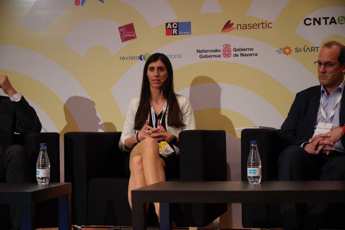 NavarraCapital's tweet photo. #AMP19 #navarra Ana Monreal de #SmartLeanSolutions @iARsoft Saber qué causa el miedo es lo primero para perder el miedo a la #transformacion #digital : nunca afecta a los buenos hábitos de la empresa.
@NagrifoodClust @Sandra_Aguirre_ @caixabank @Erronkari @tbernad @bilbaoport… https://t.co/tHdRT68HFx