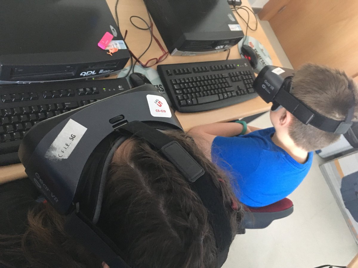 arcipreste2009's tweet photo. Seguimos disfrutando con nuevas experiencias de #Realidadvirtual gracias al PIE Explora @crfptic @CFIE_Segovia @educacyl https://t.co/o9hkjrFKyX