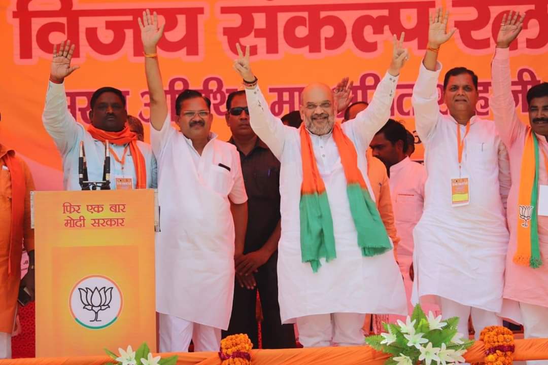YPSingh4bjp's tweet photo. आज श्रावस्ती लोकसभा के बलरामपुर नगर में भाजपा के राष्ट्रीय अध्यक्ष श्रध्येय @AmitShah जी की चुनावी सभा परेड ग्राउंड में हुई , आपके प्रति जनता की इतनी श्रद्धा थी कि सुबह 11 बजे ही मैदान खचाखच भर गया था और आपका स्नेह और आशीर्वाद मिला। https://t.co/HJGSBAWgnj