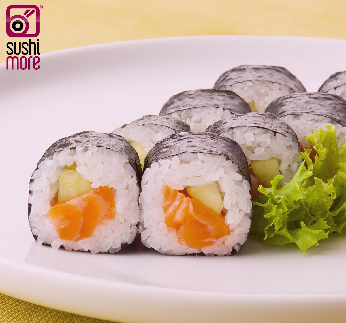 Ya estés de juernes o de jueves... Sushimore está contigo.

#salmon #maki #foodporn #juernes