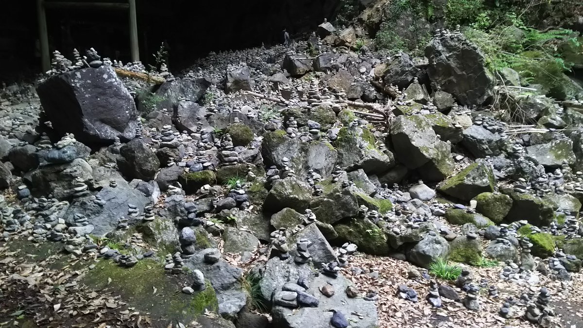 Naoe 天岩戸神社 宮崎 高千穂 アマテラス 天照大神 石積み 積み石 小石を乗せ続ける夢を見た