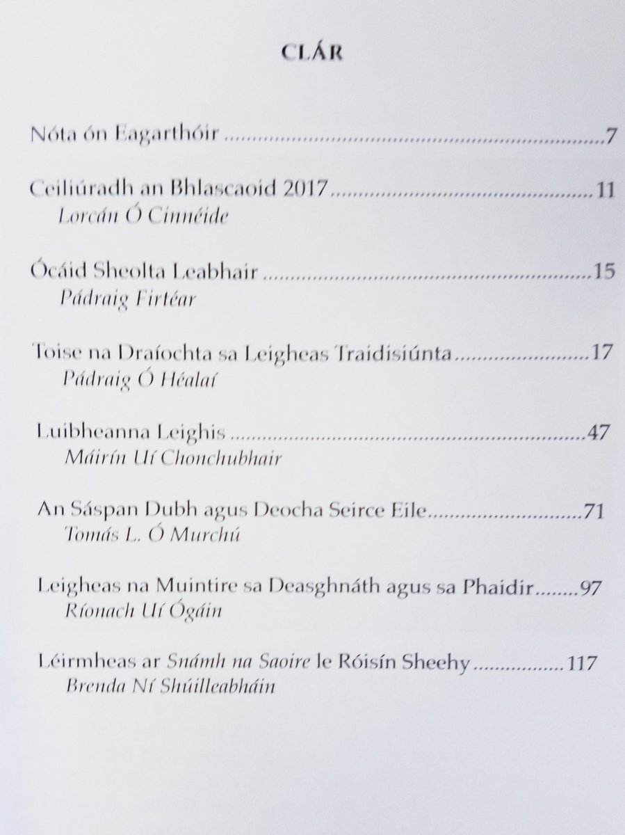 An_Chlais_Mhuar's tweet photo. Tá An Café Liteartha 40 blian ar an bhfód agus is breá linne go bhfuil Iris Cheiliúradh an Bhlascaoid 22 (2018) ar taispeáint sa bhfuinneoig acu! #céiliúradhanbhlascaoid #gaeilge #dúchas #tuiscint https://t.co/U91htCAuJf