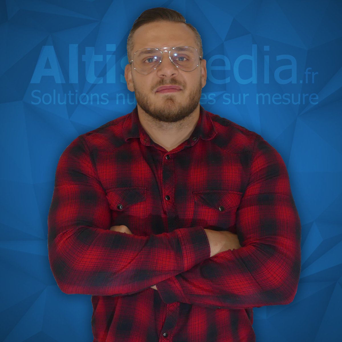 Altisbergerac's tweet photo. 🔥🔥 Nous sommes très fiers de vous annoncer que Florian, la terreur des buffets chinois🍣, en stage à ce jour deviendra officiellement membre de l'équipe #Altismedia en qualité d' #intégrateurweb à partir du 1er juillet 2019 ! L'équipe s'agrandit !💙💙 https://t.co/gHfXism0eS