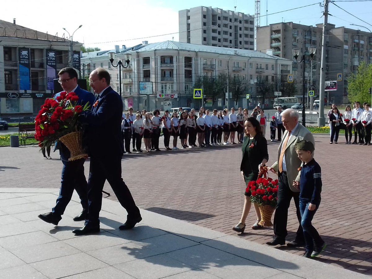 Руководство и сотрудники "Ивгорэлектросети" сегодня принимают  участие в праздничных мероприятих. Поздравляем всех с Днем великой Победы!