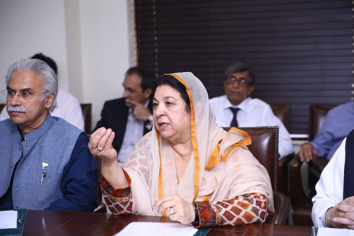 HealthPunjabGov's tweet photo. وزیرصحت پنجاب ڈاکٹر یاسمین راشدکی زیرصدارت سپیشلائزڈ ہیلتھ کیئر میں اعلیٰ سطحی اجلاس۔
 لاہورمیں پولیو کیسز سامنے آنے کی وجوہات اور انسداد پولیو مہم کو مؤثر بنانے کے حوالہ سے جامع مشاورت
لاہورمیں پولیو کیسز کےسامنےآنےکی تمام وجوہات پر غور اور آئندہ لائحہ عمل پر اہم فیصلے کئے گئے۔ https://t.co/ZevwX2Np8G