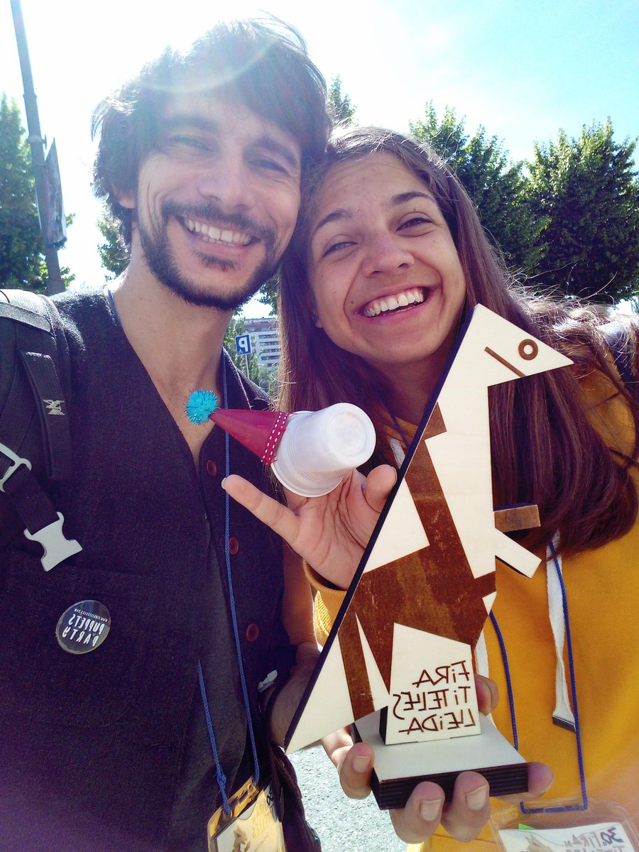tercioincluso's tweet photo. DRAC D'OR AL MILLOR ESPECTACLE INFANTIL / FAMILIAR en @firatitelles para "Normalmente o viceversa "  "por  su originalidad, coherència y sutileza" Gracias a todas las que lo habéis hecho posible!!!  
#teatrodeobjetos #teatrovisual #teatrogestual #normalmenteoviceversa #puppets https://t.co/WDFJWchnq8