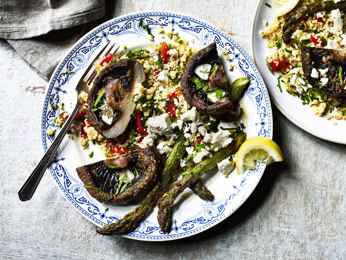 Want to feel the flame?🔥 This spicy harissa roasted portobello mushroom dish will bring the heat to your family tonight! Recipe is down below justaddmushrooms.com/harissa-roaste…