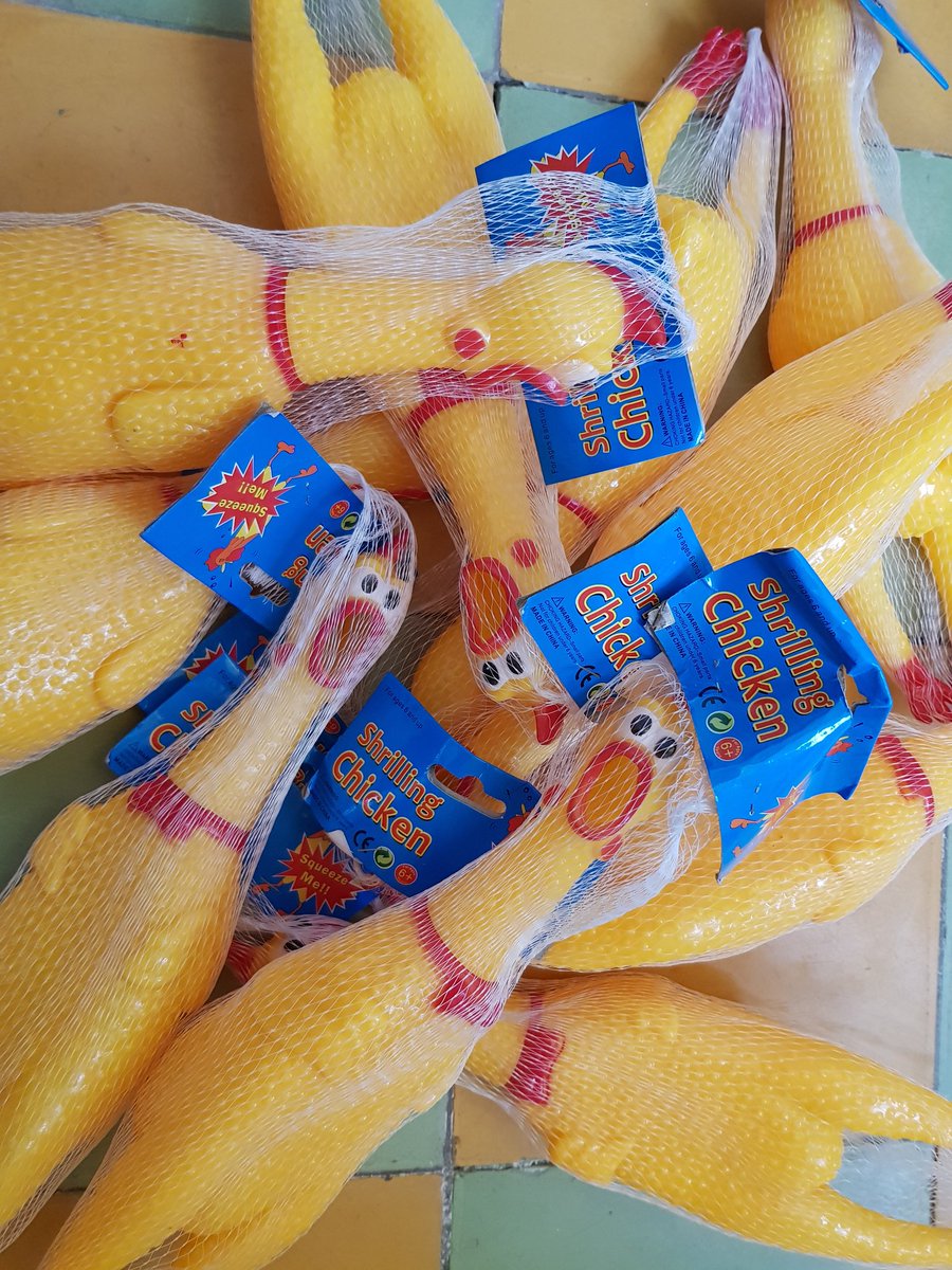 jsuispas1mouton's tweet image. Préparation de l&apos;installation  &quot;Chamboulons les GAFA&quot; suite... @futuresfestival : Les poulets sont arrivés !  chaud devant  #DataDada #GAFACouicCouic avec @AlbertinMeunier &amp;amp; @SylvieTissot &amp;amp; @TiouFromParis &amp;amp; @gilledebast