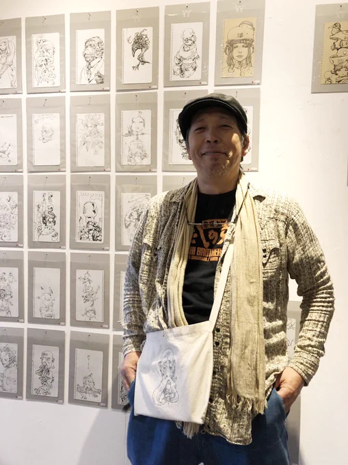 寺田克也さんの個展『ラクガキング東京』すごいよかったですよ〜
何で描いてるのか教えてもらったらそのボールペンとサインペンあたいも持ってる…まじなのか…となる至極の落書きを真近でめっちゃ見られます
阿佐ヶ谷VOIDにて15時〜20時 5/12(日)まで!
#寺田克也  #ラクガキング東京  #阿佐ヶ谷VOID 