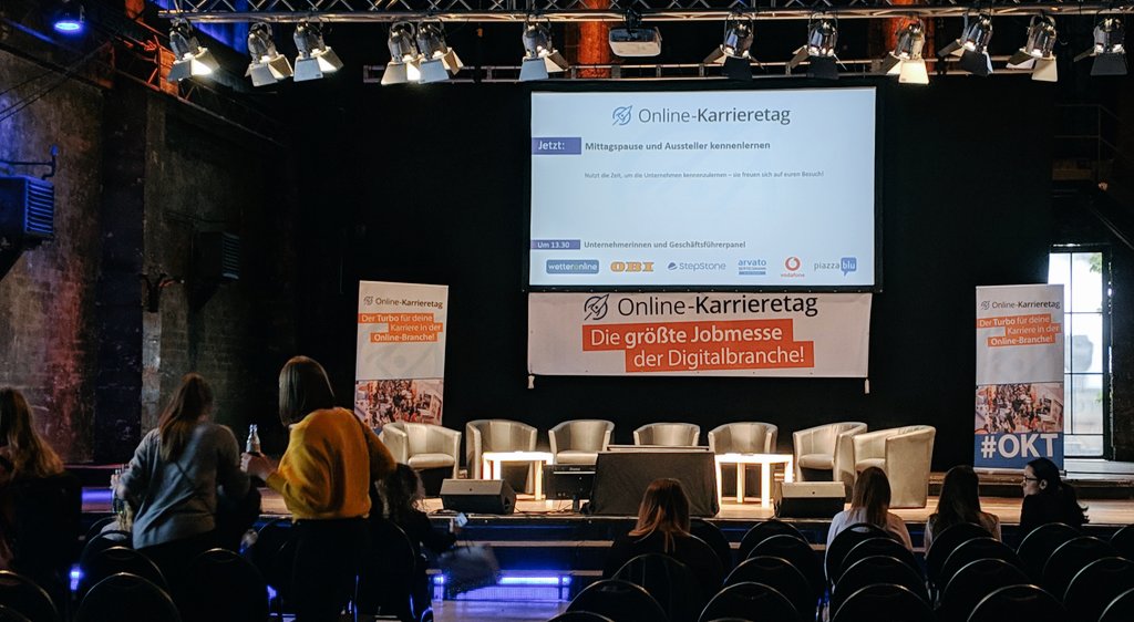 Beim <a href="/OnKarrieretag/">Online-Karrieretag</a> gebe ich gleich ein paar Insights als Gründerin von CORPORATE KITCHEN® beim Geschäftsführerpanel &amp; freue mich auf Unterstützung durch <a href="/SiamacAlexander/">Siamac Alexander Rahnavard</a> <a href="/SugarTrends/">Sugartrends</a> &amp; weitere Experten! Jetzt herrscht noch "Ruhe vor dem (An)Sturm! #panel #corporatekitchen