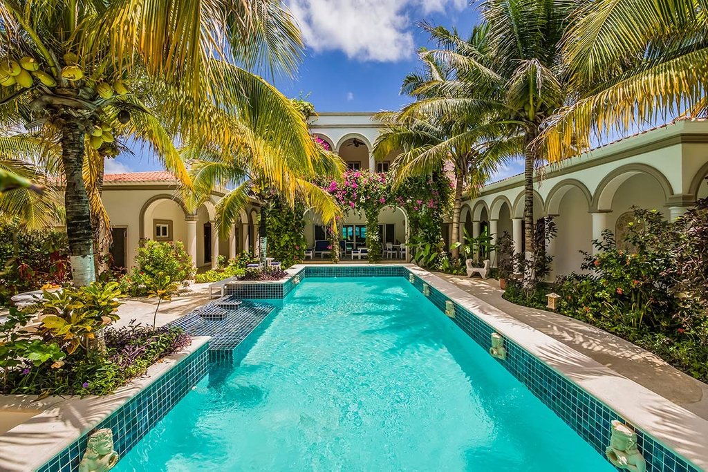 HomeForExchange's tweet photo. Looking for some sunshine? ��️ Enrique's luxurious villa in Playa Secreto or "secret beach" is just minutes from the white sand beaches of the Mayan Riviera.  Interested in exchanging? Why not give Enrique a message here: https://t.co/z1bPEb87B0 https://t.co/jAXzgmJzAt