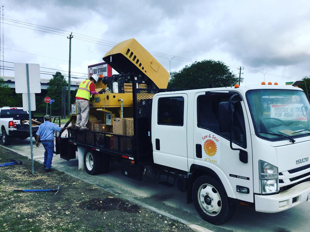 romcoequipment's tweet photo. Saw & Seal of Texas
Triple B Bearcat Cracksealer start up #romcoequipmentco #romcoequipment #ROMCO #beatcat https://t.co/q427ZXQB0O