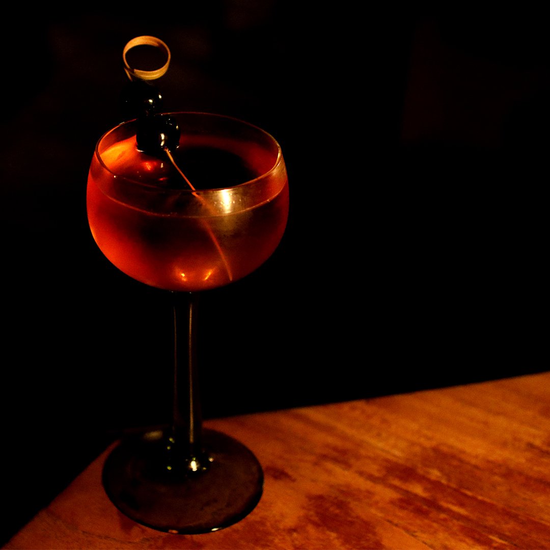 Deal or no Deal. Slane Irish Whiskey, Cognac, Apricot, Madeira,
Orgeat, Jerry Thomas Bitters

#irishwhiskey #cognac #cocktails #discountsuitcompany #shoredtich #eastlondon #2019 #cocktailbar #bar