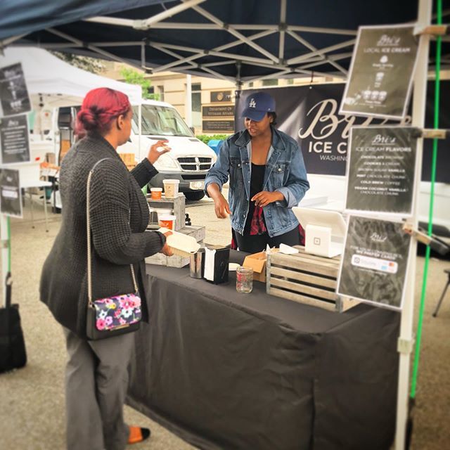 White House (11 to 2) and Penn Quarter (3 to 7) @freshfarmdc markets today! Stop by and grab a fresh pint of ice cream! #icecream #madeindc #farmersmarket #womenownedbusiness 🍨 🍦 #dc #pennquarter #whitehousefarmersmarket bit.ly/2H4qSu8