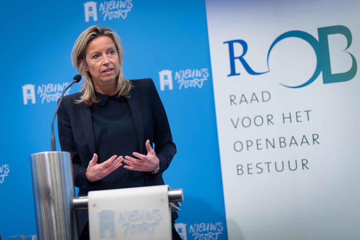 MinBZK's tweet photo. Volop gebruik maken van de voordelen van nieuwe technologie en tegelijk de nadelen verminderen. Vandaag nam minister ⁦@KajsaOllongren⁩ het advies van de Raad voor het Openbaar Bestuur hierover in ontvangst. Zie hier het advies: https://t.co/vBjetuYOGo ⁦@Raad_ROB⁩ https://t.co/0afdr1Vmih