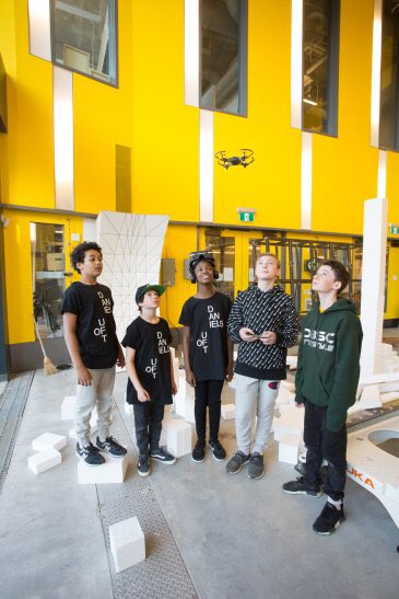 UofTDaniels's tweet photo. Does your child have an interest in architecture or design? If so, consider enrolling them in a #UofTDaniels Summer Academy, which includes youth programming from primary to high school! https://t.co/qLOXXHQYwj #summercamp #toronto #STEM #STEAM #camps #UofT #OneSpadina https://t.co/4QKvo1yb59
