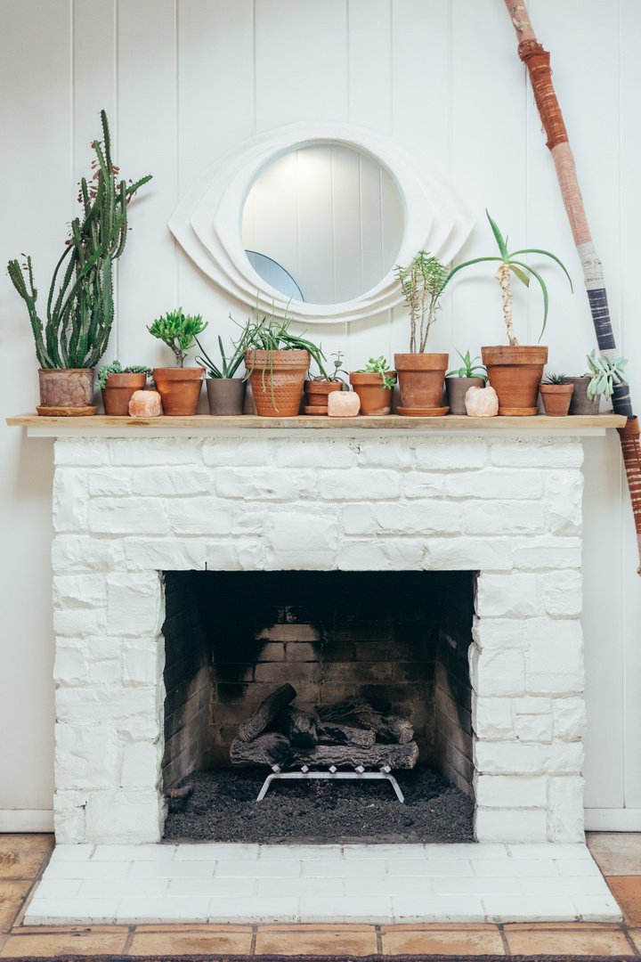 Cleanfireplace's tweet image. Rotate your fireplace look to match your summer feeling. After a cleaning, here are some inspiring ways to keep a warm style radiating in your fireplace without a fire. #FireplaceStyle #AllSeasonFireplaces 

[wapo.st/2GAnQxu]