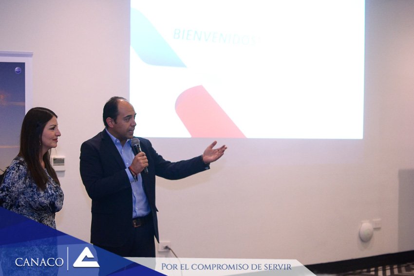 CanacoDurango's tweet image. La aerolínea American Airlines lleva a cabo ante grupos empresariales su nuevo vuelo Durango-Dallas, que busca conectar de manera continua a los usuarios que solicitan esta ruta para mejorar la comunicación y desarrollo entre estas dos entidades. Asiste Pdte. @MAUHOLGUIN