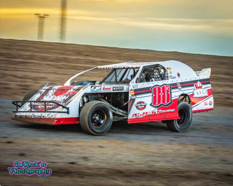 Ajvasquez88R's tweet photo. Route 66 Motor Speedway #usraracing #dirtmodified https://t.co/czCR3flJMA