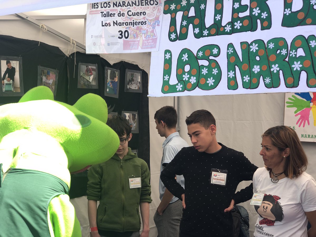nicealdana's tweet photo. #EPE19 hoy su #FeriadeCooperativasEscolares en 
#LaLaguna un proyecto ilusionante donde los niños y las niñas refuerzan valores y actitudes de #compañerismo, #solidaridad y #emprendimiento @fg_ull @ULL @cajasiete @aytolalaguna_es @EducacionCan #VoluntariadoEmprendeull https://t.co/F2WMTFUra6
