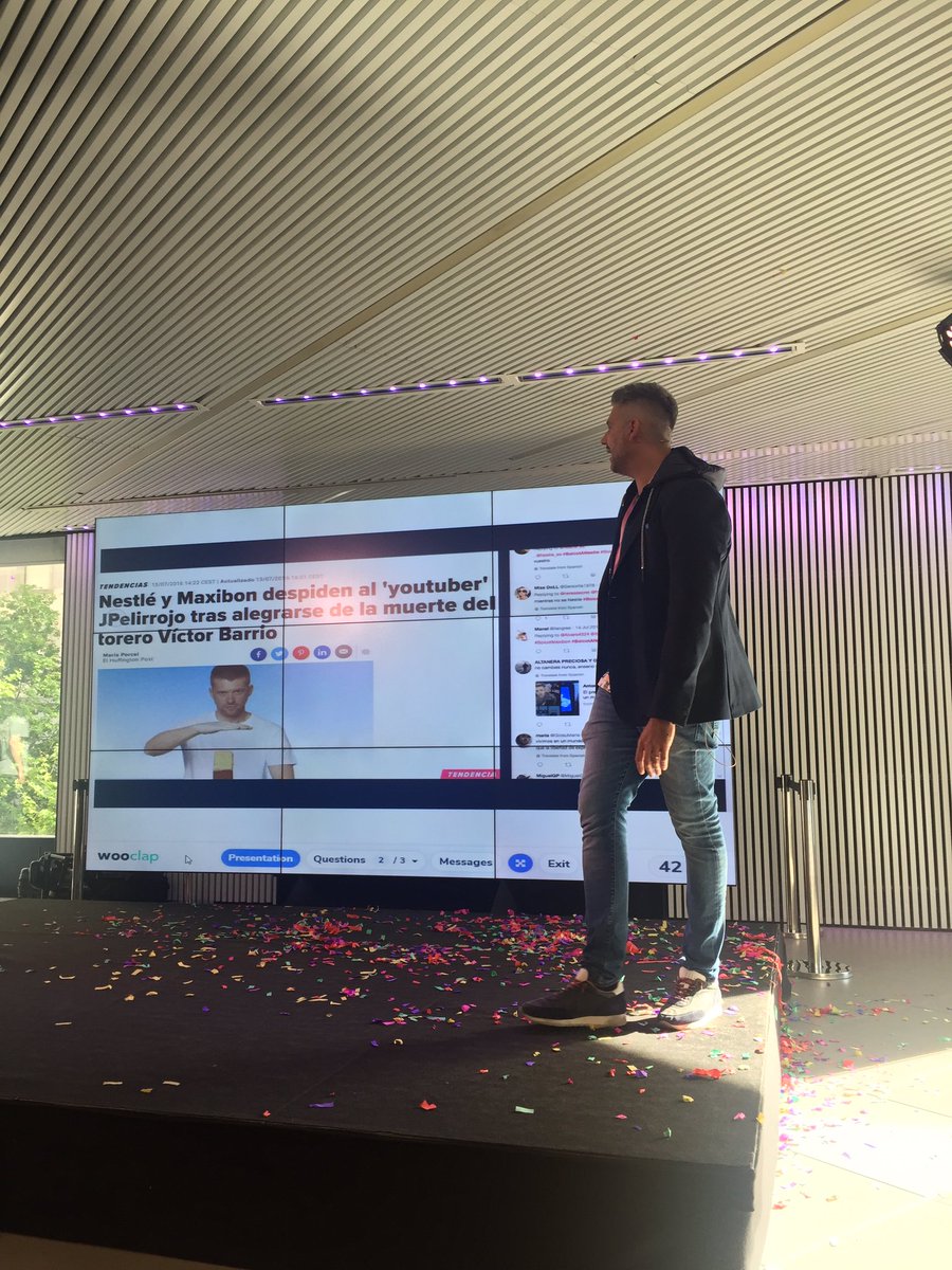 eirys09's tweet photo. “Los de marketing estropeamos la campaña por querer controlar todo. Tenemos que buscar y lograr la espontaneidad” dice @oscarcumi vs. “Crisis de reputación”. La clave está en la selección del perfil. #microinfluencers #IMDAY2019 https://t.co/3FDJh4Ya8M
