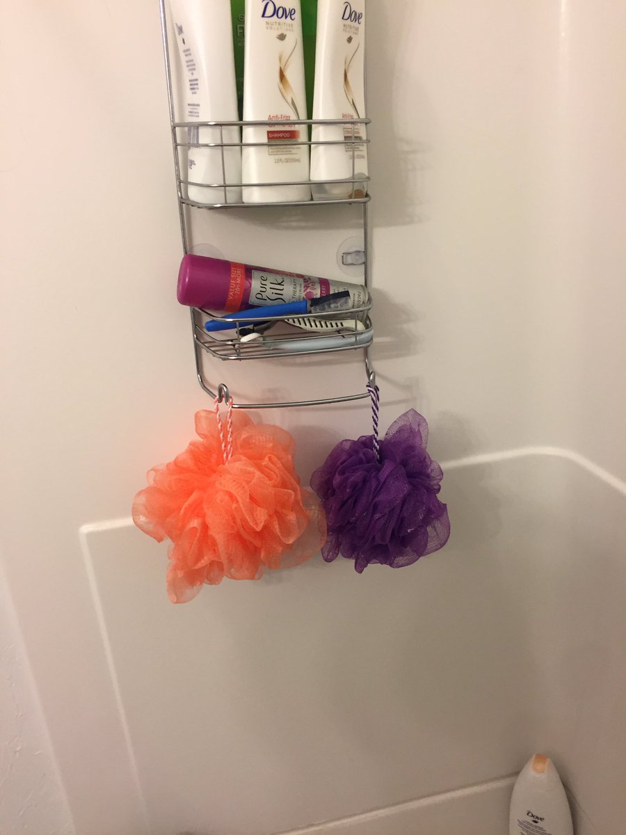 Baylichey13's tweet photo. I see no difference.... didn’t know my loofahs went to the Met Gala.... https://t.co/BNfjXhdJ99