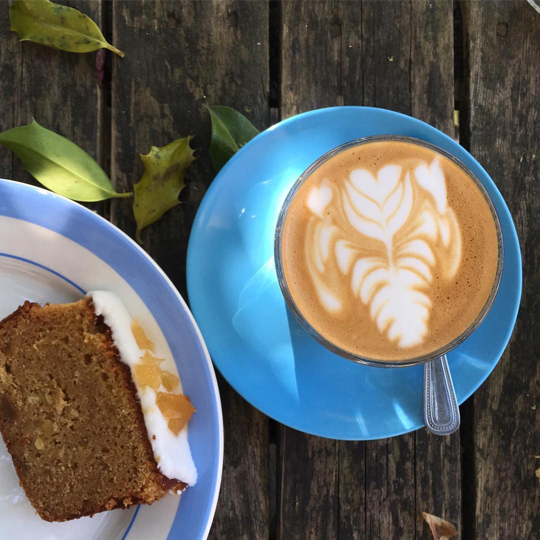 Quiet courtyard garden with dappled shade, excellent ginger cake and a perfect latte. #vagabondn7 
📸by @cyddestun 👌