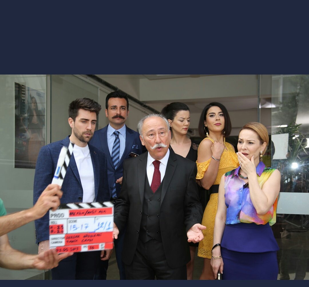 Afili Aşk Parodi Ailesi (@afiliaskparodi) on Twitter photo Afıli Aşk'tan yeni bir fotoğrafla sizlerleyim. ❤😀 #AfiliAşk #ÇağlarErtuğrul #BurcuÖzberk #AyşeYılmaz <a href="/ozandaggez/">Ozan Daggez</a> <a href="/asenatugal/">ASENA TUĞAL</a> <a href="/AfiliaskAyse/">Ayşe Özkayalı</a> Afıli Aşk'tan yeni bir fotoğrafla sizlerleyim. ❤😀 #AfiliAşk #ÇağlarErtuğrul #BurcuÖzberk #AyşeYılmaz <a href="/ozandaggez/">Ozan Daggez</a> <a href="/asenatugal/">ASENA TUĞAL</a> <a href="/AfiliaskAyse/">Ayşe Özkayalı</a>