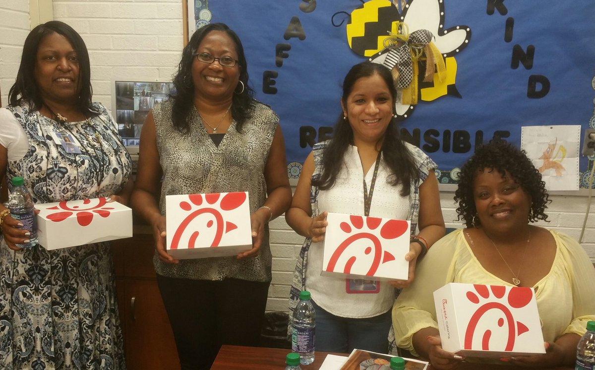 cyrus_kelvin's tweet photo. #TeacherAppreciation2019..big shout out to @PeaceChurchNC &amp; Pastor @bp_duke for showing ❤ to our teachers who day-in &amp; day-out bring their A game for kids!
#KidsDeserveIt #ParentsExpectIt
The lunches from @ChickfilAWilson were scrumptious!
#PartnershipsMatter
#CauseBeyondOneself https://t.co/ICfV1Mw5YN
