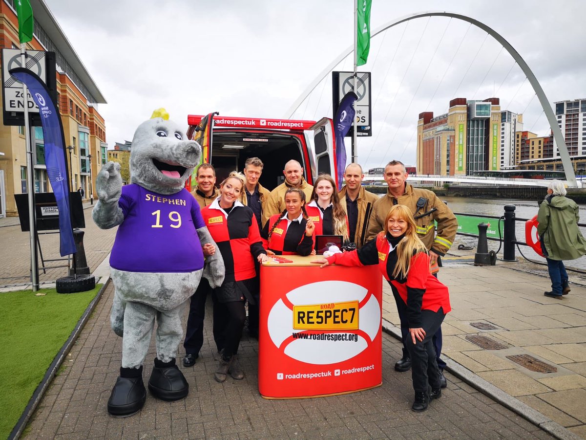 On the quayside #RedWatch <a href="/Tyne_Wear_FRS/">Tyne and Wear Fire and Rescue Service</a> teamed up with  the #RaodSafety and Stephen mascot for #NewcastleFinals2019 #DriveToArrive #DontTextAndDrive