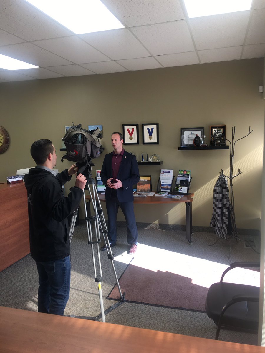 @chooseleth CEO Trevor Lewington chatting with @GlobalLeth about #EcDevWeek and how we help businesses in the region grow, learn, innovate and succeed! @edaalberta #yql