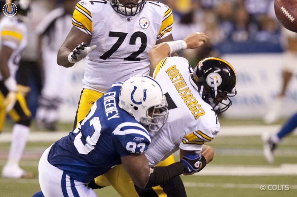 Peyton2L's tweet photo. #TBThursday

9️⃣3️⃣ will be inducted in the #Colts Ring Of Honor November 10 @ halftime

Super Bowl champion (XLI)
7× Pro Bowl (2003–2005, 2008–2011)
3× First-team All-Pro (2004, 2005, 2009)
Second-team All-Pro (2003)
NFL sacks leader (2004)
NFL 2000s All-Decade Team

#AllTimeColt https://t.co/qzDWY2PC8T