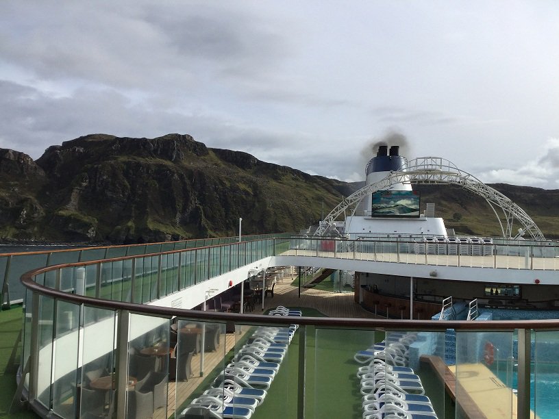 MV_Columbus's tweet photo. Movie by the mountain @MV_Columbus Portree https://t.co/VjybGf5bbj