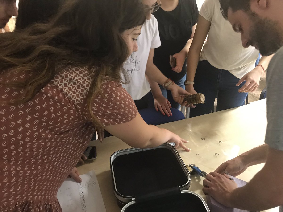 jblasgarcia's tweet photo. Tarde de #gamificación #scaperoom #metalidaddecrecimiento #emocion #colaboracion Extraordinaria Escuela de Experiencia con @FernandezGalera #Reticum @um #facuedu https://t.co/h9CHB0OySY