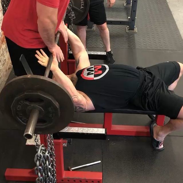 RealMattWenning's tweet photo. 1/2 down pause eccentric speed bench!!! Great way to mix up how you do your speed work especially if you stop at a sticking point!!! https://t.co/RO6FjtsOwi #wenning #speedbench #powerlifting #benchpress #press https://t.co/9mGUEOs16C https://t.co/cnDszSEzQr