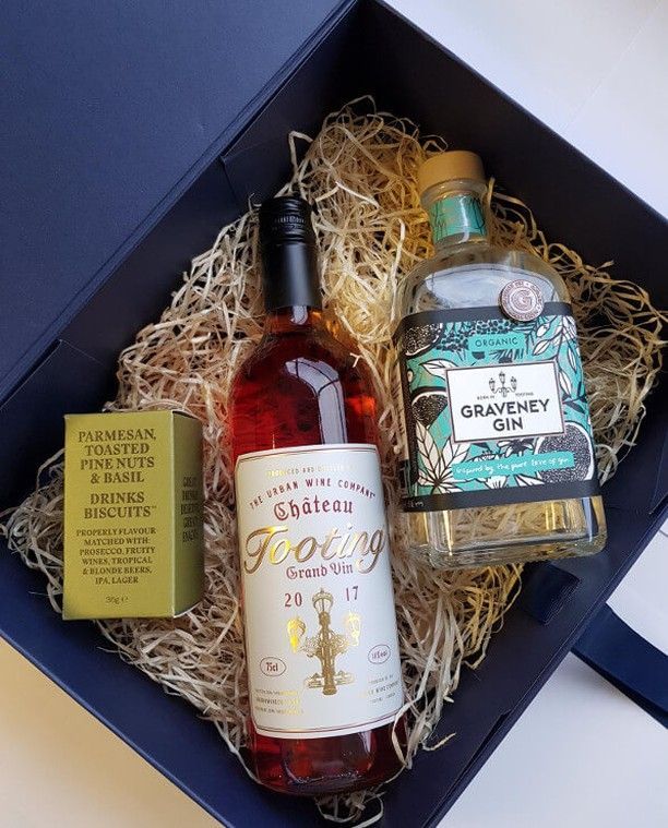 EatClapham's tweet photo. With Father's Day fast approaching, why not treat dad to one of our boozy gift sets! Free delivery in Clapham &amp; Wandsworth for orders over £20 https://t.co/hswYBGkWwr

#fathersday
#Wandsworth
#Clapham
#giftsets https://t.co/IKFNGFmdt2