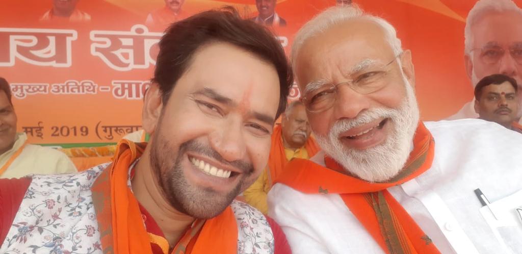 nirahua1's tweet photo. ये देश नही रुकने देंगे
ये देश नही झुकने देंगे
आजमगढ़ इतिहास रचने को तैयार है
     भारत माता के हम भी चौकीदार हैं
#BJP4India
#FirEkBaarModiSarkar 
@narendramodi 
@nirahua1 https://t.co/sImJZ3LEN1
