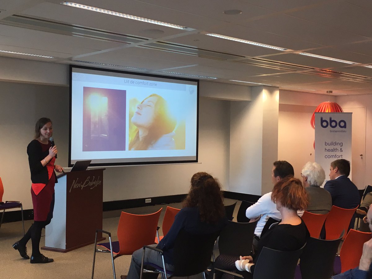 Marije en Merlijn vragen... Is comfort per definitie saai? De parallelsessie ‘de mens als meetinstrument’ is dat niet. De deelnemers krijgen interessante stellingen om over te praten. #binnenmilieu #innovatiedag