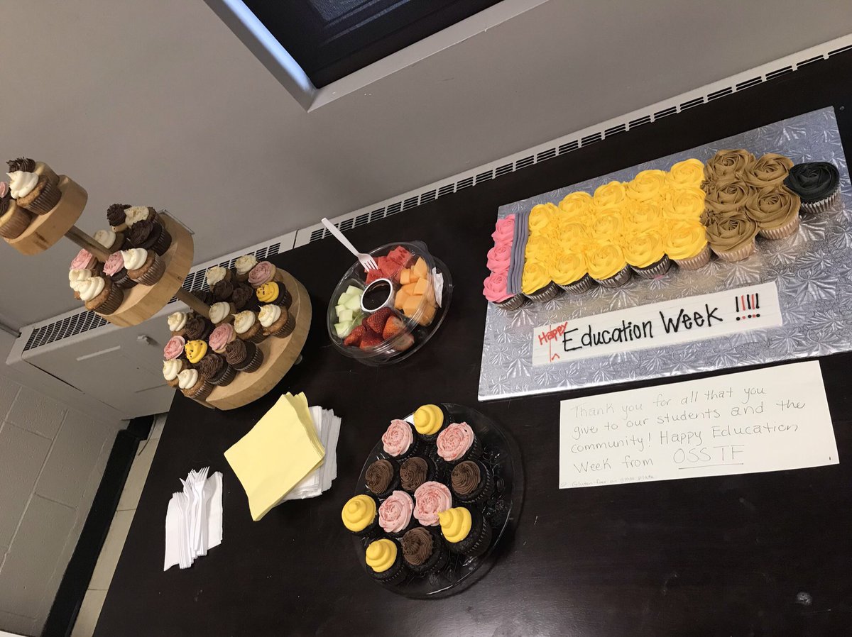 randersonHPE's tweet photo. Happy Education Week @CHSS1 - enjoy some tasty treats to say thanks for all that you do 👩‍🏫📚👨‍🏫 https://t.co/z2xE6iqUAJ