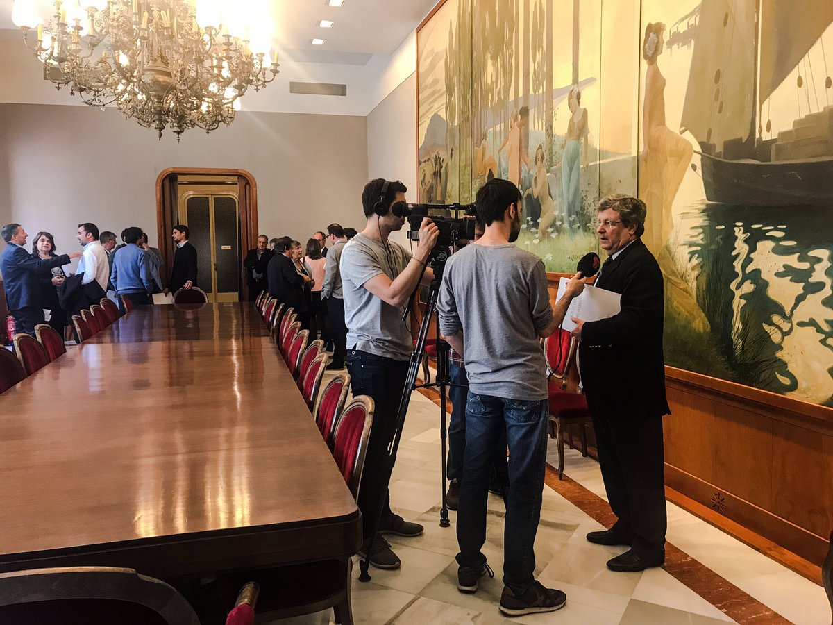 Dia històric pel #hockeyTerrassa amb la signatura del PACTE DE CIUTAT PEL HOCKEY entre els Clubs i Partits Polítics locals.  
Una iniciativa per impulsar el #hockey com a vector estratègic de #Terrassa. Enhorabona!