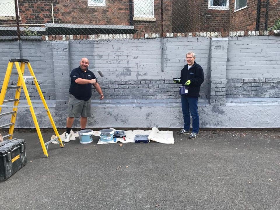 CBESLimited's tweet photo. Our Central Co-op Construction team recently gave a helping hand at Portland Primary School - part of the @coopuk Academies Trust - to assist the Co-op Property team with improvement works. 

Read the full article here:
https://t.co/9HcTIDXZVt

#WeareCBES #OurPeople #CSR https://t.co/yIS204zrKV