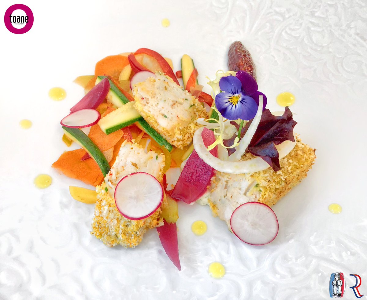 Croustillant de poulet en croûte, légumes croquants au gingembre et sa sauce au wasabi... 
#Toane #restaurant #Grézieu #lyon #lyonresto #menu #gastronomie #LesToquesBlanchesLyonnaises #picoftheday #yummy #gastronomy