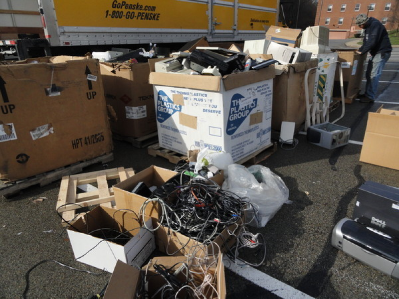 Upper_St_Clair's tweet photo. Get rid of your electronics the right way. Recycle them this Saturday in #UpperStClair. Hope to see you there: https://t.co/AfxLQlnTMv
#electronicrecycling #erecycling #recycle #USCRecCenter https://t.co/zWtIWIIGCF