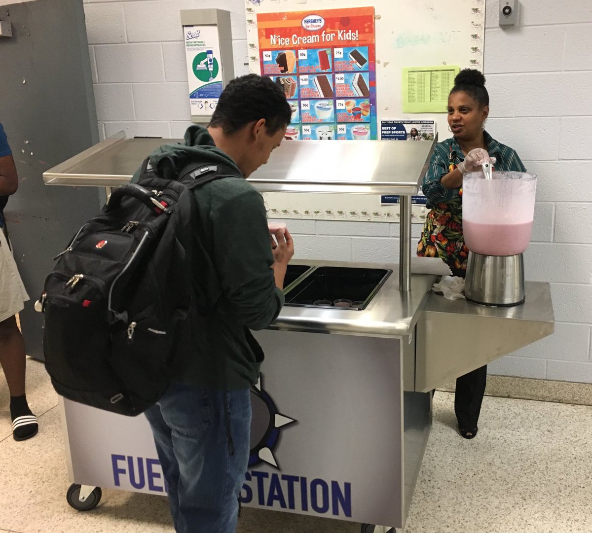 SilverBluffHigh's tweet photo. Some taste-testing this morning at the Bulldog Fuel Up Station.  Students tested sugar free strawberry smoothies. They were quite popular #fuelupfor60 https://t.co/6snatBQCBH