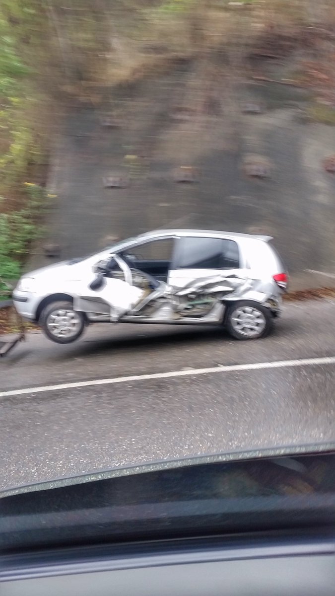 (8:57am) Informa >><a href="/ServitrasladosC/">servitraslados.com</a> #ARC #Miranda Accidente ya levantado de vehículo volcado cercano al parque #LosOcumitos sentido #Caracas Pavimento humedo. #InfoVial