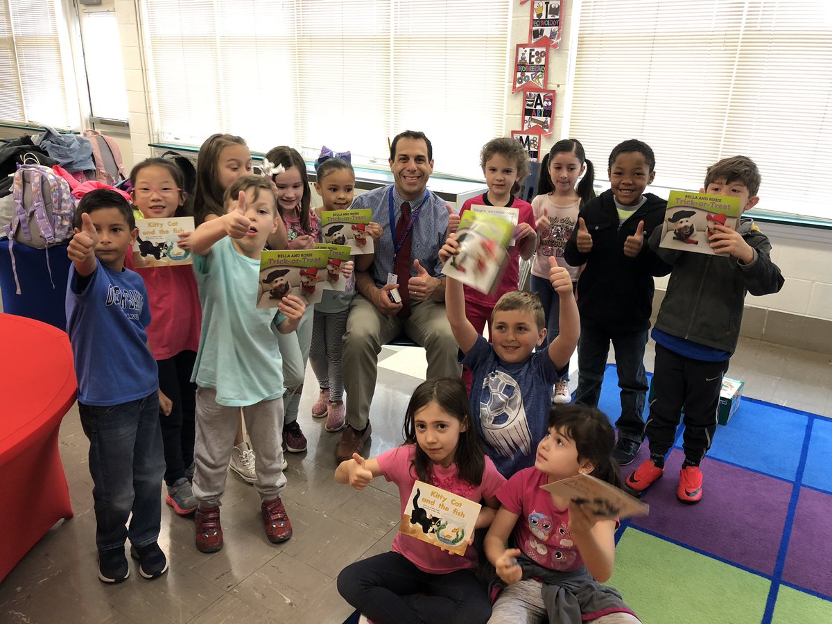 ScotchtownAve's tweet photo. ‘Reading with the Principals’ before school program is off to a fantastic start. What a great way to start the day!  @GoshenCSD @DrGVoloshin https://t.co/vYBnmBh1mc
