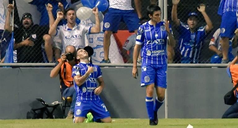 MuruaLea's tweet photo. Se acabó la esperaaaaAAAAA! ES HOY GODOY CRUZ! Vamos por los octavos lpm! #VamosTomba #CONMEBOLLibertadores #HistoriaPosta https://t.co/SGJvclZRpC